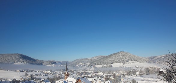 Die schöne Ortsansicht von Baiersbronn im Winter © Ulrike Klumpp