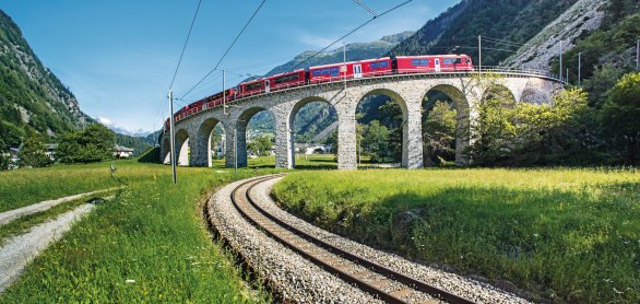 Bernina Express Kreisviadukt von Brusio © swiss-image.ch / Marcus Gyger 