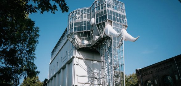 Glaselefant im Maximilianpark bei Tag, Hamm, Deutschland © Michael - stock.adobe.com