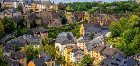 Luxembourg city, view of the Old Town and Grund © Boris Stroujko - stock.adobe.com