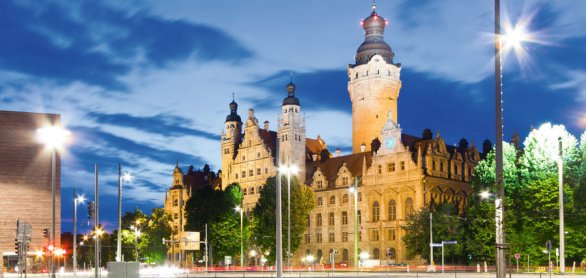 Neues Rathaus in Leipzig vom Wilhelm-Leuschner-Platz © FSEID - stock.adobe.com