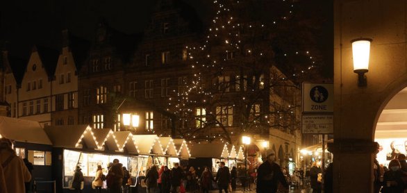 Weihnachtsmarkt in Münster am Abend © P.S.DES!GN - stock.adobe.com