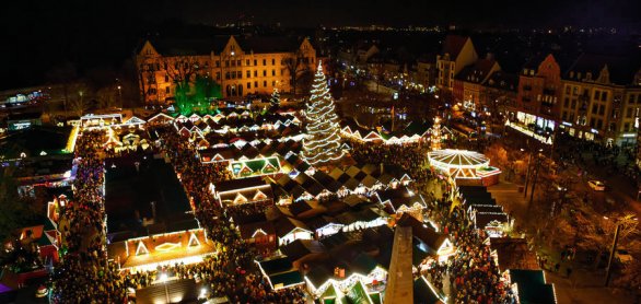 Traditional Christmas market in Erfurt, Thuringia in Germany. Wi © Irina Schmidt - stock.adobe.com