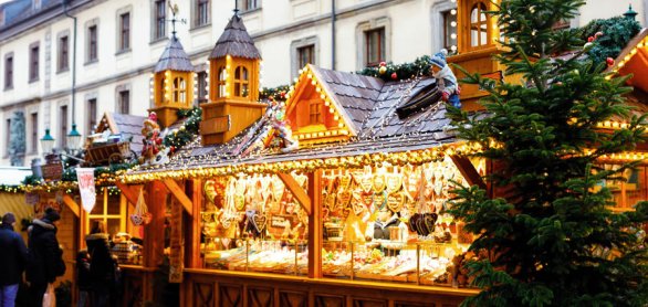 Traditional christmas market in the historic center of Nuremberg © Irina Schmidt - stock.adobe.com