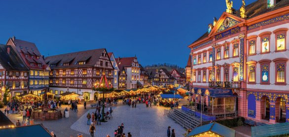 Christmas Market at dusk in Gengenbach, Black Forest, Germany © pwmotion - stock.adobe.com