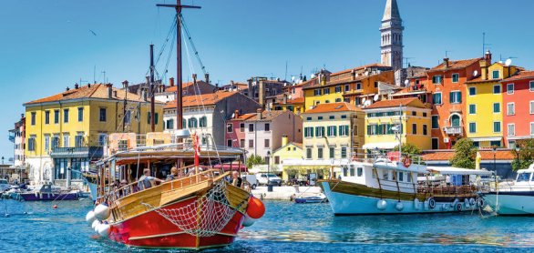 Altstadt und Hafen Rovinj, Kroatien © Comofoto - stock.adobe.com