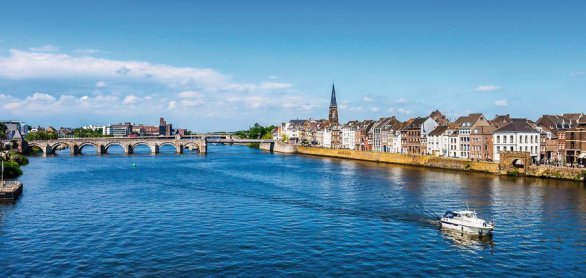 Maastricht Netherlands and Maas River © allard1 - stock.adobe.com
