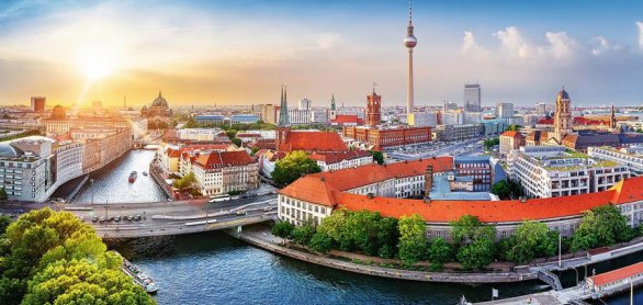 panoramic view at central berlin while sunset © frank peters - stock.adobe.com